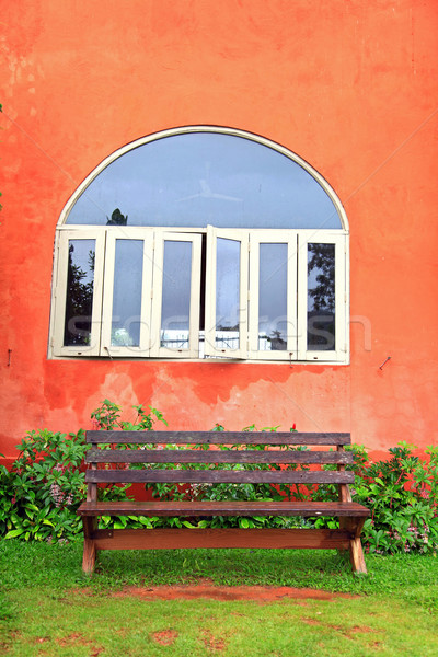 Italiaans gebouw houten stoel Windows stijl boom Stockfoto © vichie81