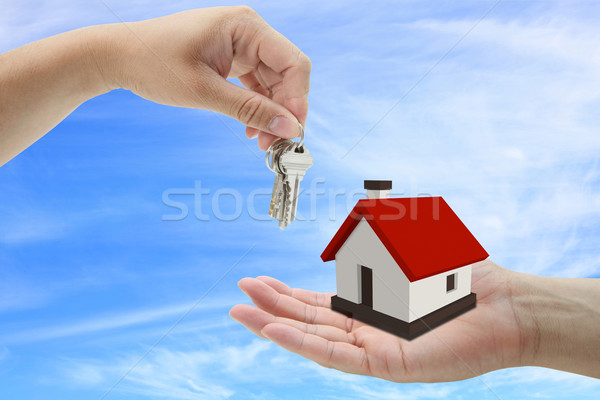 Zakupu domu nieruchomości Błękitne niebo działalności kobiet Zdjęcia stock © vichie81