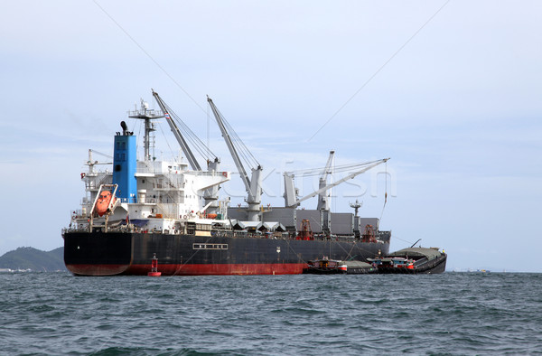 Gemi kargo iş su yardım dalgalar Stok fotoğraf © vichie81