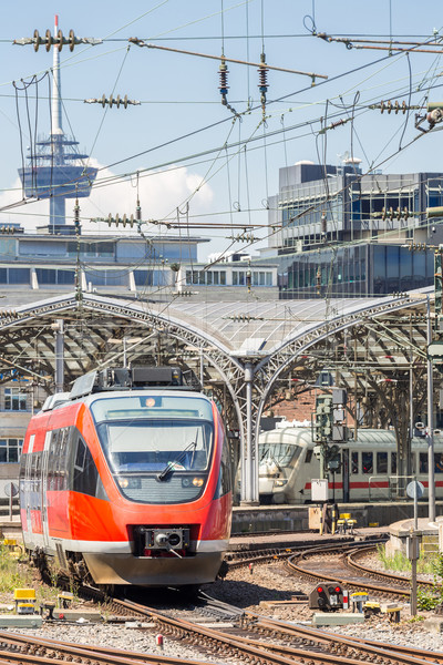 Podmiejskich pociągu Niemcy czerwony stacja Zdjęcia stock © vichie81
