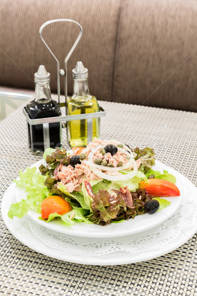 Thunfisch-Salat frischem Gemüse mediterrane Küche Restaurant grünen Abendessen Stock foto © vichie81