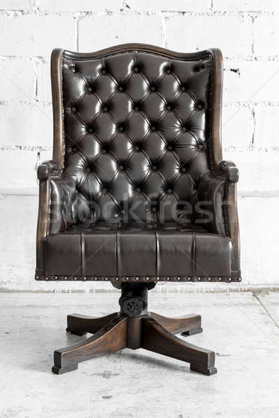 Czarny krzesło vintage pokój prawdziwy skóry Zdjęcia stock © vichie81