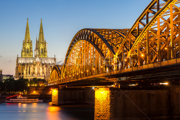 Colonia catedral Alemania puente edificio ciudad Foto stock © vichie81