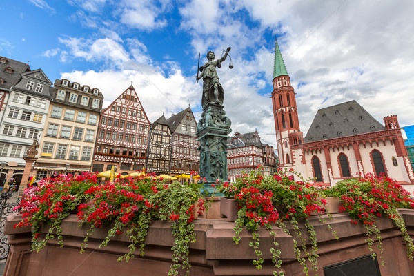 Francfort vieille ville statue Allemagne architecture gratte-ciel Photo stock © vichie81