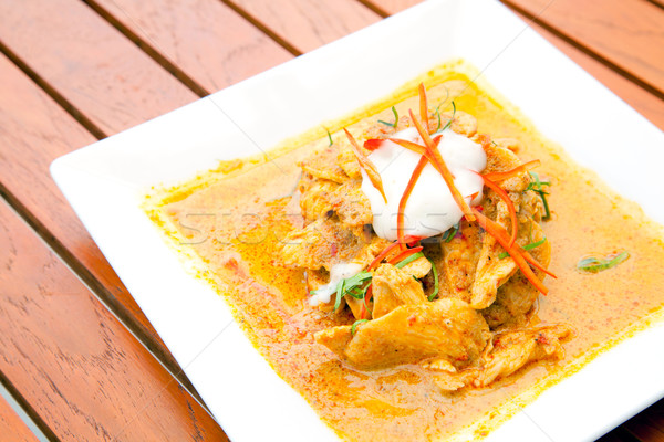 Tailandez pui roşu curry masă Imagine de stoc © vichie81