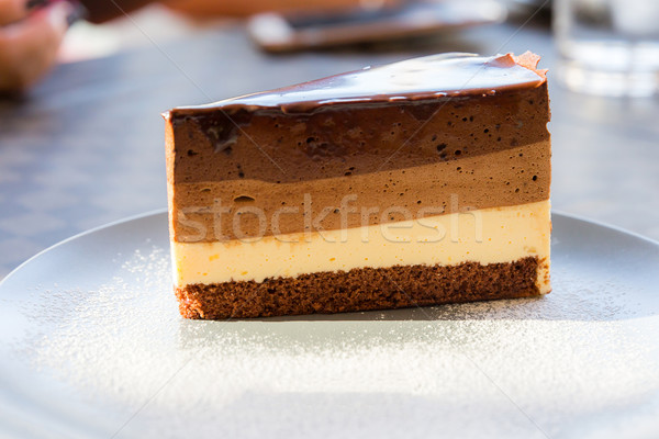 Bolo de chocolate doce glacê bolo escuro branco Foto stock © vichie81