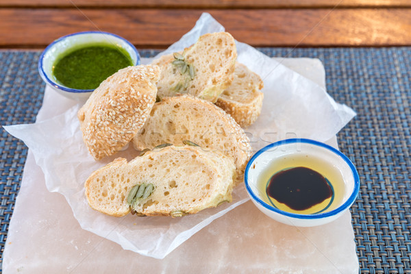 酱 / fresh sliced italian ciabatta bread with pesto sauce
