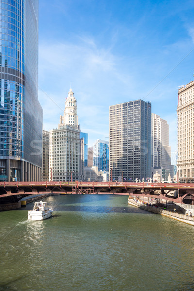 商業照片: 芝加哥 · 市中心 · 城市 · 河 · 橋樑 · 天空