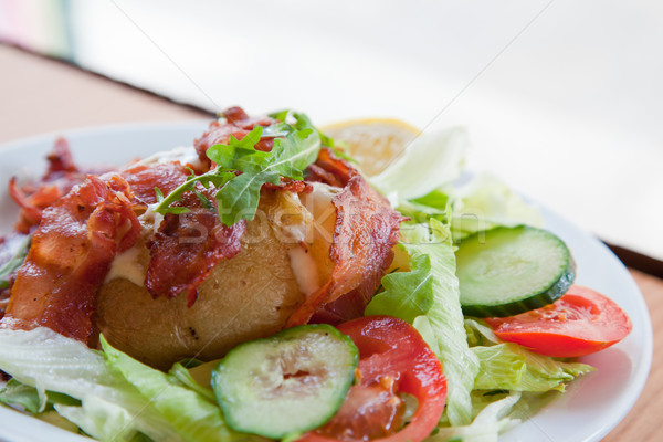 Veste de pomme de terre crème fromage râpé vert salade [[stock_photo]] © vichie81