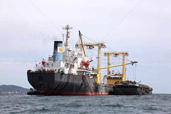 Frachtschiff Fracht Schiff Business Wasser helfen Stock foto © vichie81