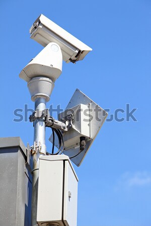 Cctv közelkép izolált megfigyelés biztonsági kamera kék ég Stock fotó © vichie81