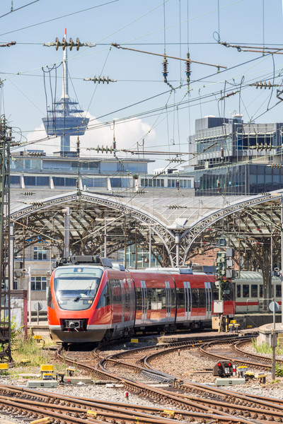 Podmiejskich pociągu Niemcy czerwony stacja Zdjęcia stock © vichie81