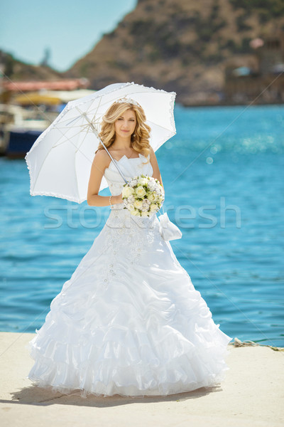 Stock foto: Schönen · lächelnd · Braut · Mädchen · Hochzeitskleid · weiß