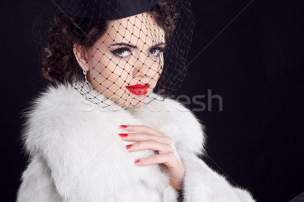Rétro femme posant luxe manteau de fourrure mode Photo stock © Victoria_Andreas