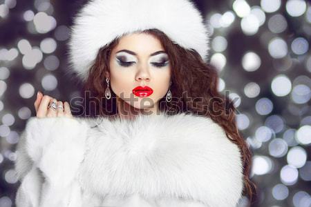Hiver beauté mode fille modèle manteau de fourrure Photo stock © Victoria_Andreas