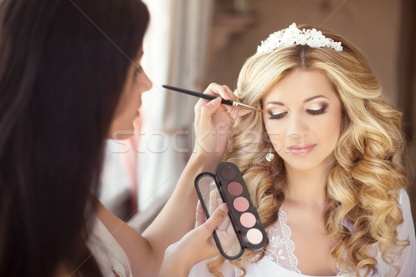 Foto stock: Hermosa · novia · boda · maquillaje · rizado · peinado