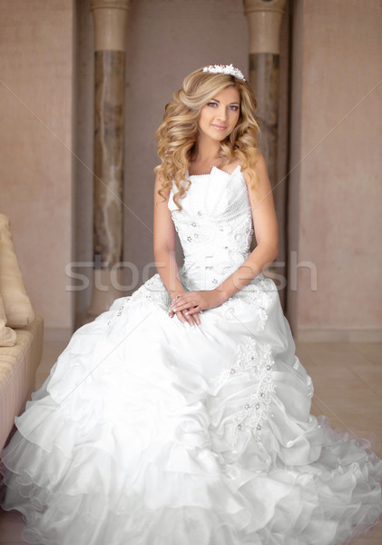 Attrattivo giovani sorridere sposa donna abito da sposa Foto d'archivio © Victoria_Andreas