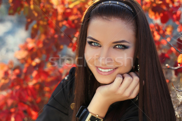Glücklich lächelnd Brünette Mädchen Herbst Frau Stock foto © Victoria_Andreas