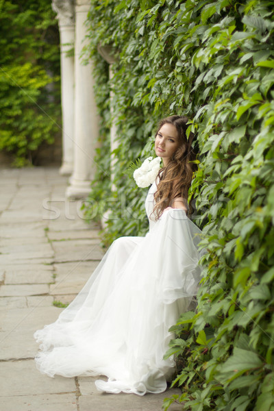 Outdoor ritratto bella sposa bianco abito da sposa Foto d'archivio © Victoria_Andreas