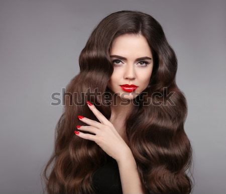 Nő szépség hosszú barna haj piros ajkak pózol Stock fotó © Victoria_Andreas
