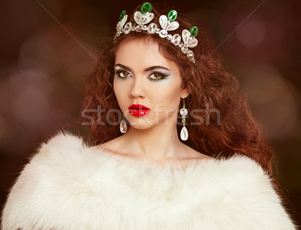 Belle femme maquillage manteau de fourrure bijoux beauté Photo stock © Victoria_Andreas