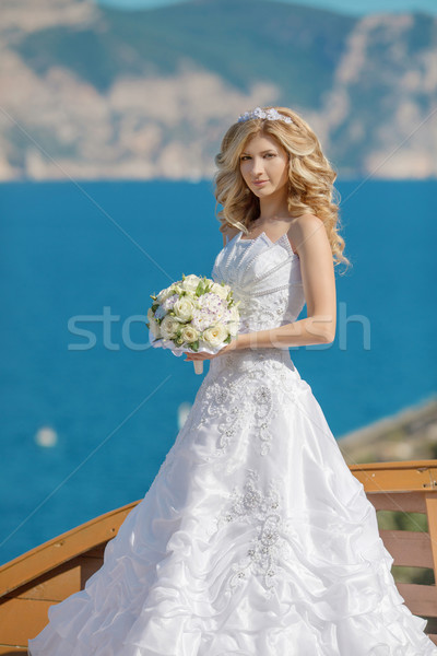 Gyönyörű szőke menyasszony esküvői ruha virágcsokor virágok Stock fotó © Victoria_Andreas