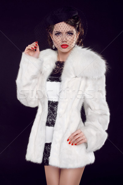 Mooie vrouw pels sieraden schoonheid mode foto Stockfoto © Victoria_Andreas