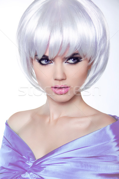 Modă elegant frumuseţe portret parul scurt Imagine de stoc © Victoria_Andreas