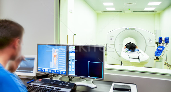 Scannen xray Tomographie Patienten Scanner Stock foto © vilevi