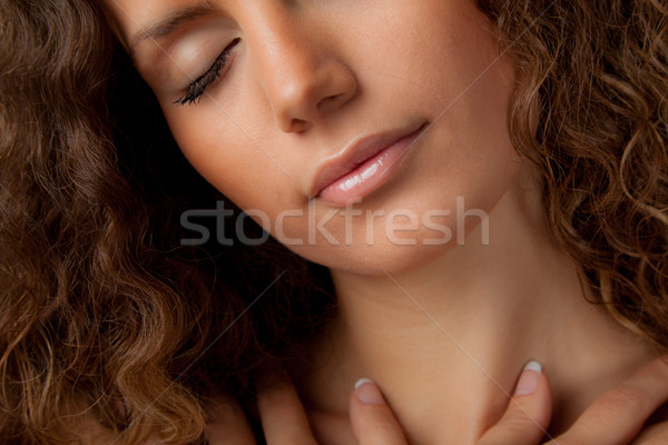 Szépség csukott szemmel közelkép portré káprázatos nő Stock fotó © vilevi