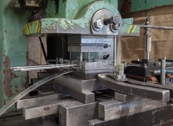Vechi hidraulic apăsaţi metal fabrică Imagine de stoc © vilevi