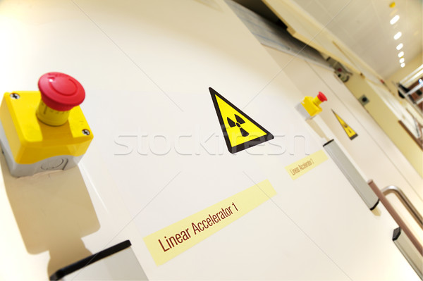 Onkológia laboratórium bejárat sugárzás felirat ajtó Stock fotó © vilevi