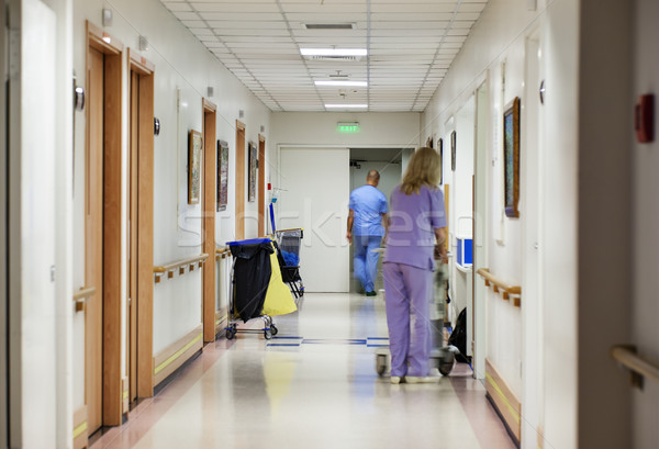 Ziekenhuis gang gezondheidszorg moderne wazig arts Stockfoto © vilevi