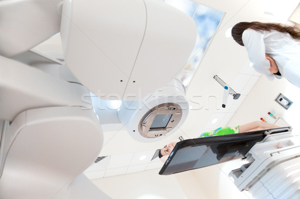 Hôpital oncologie scanner xray médecin infirmière [[stock_photo]] © vilevi