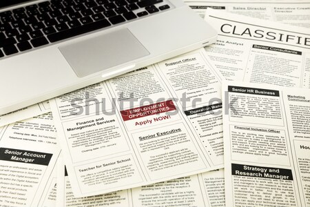 Encontrar Trabajo falso clasificados periódico Foto stock © vinnstock