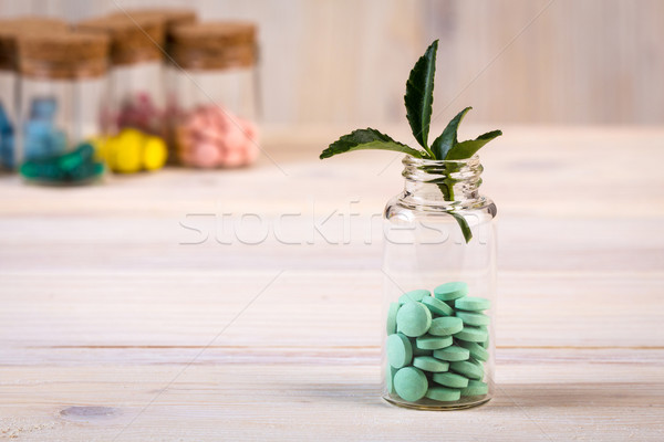 Alternativa verde medicina foglia vetro contenitore Foto d'archivio © viperfzk
