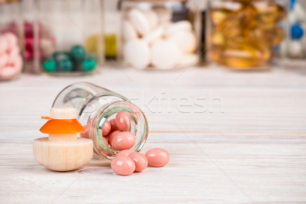 Rózsaszín tabletták üveg konténer tabletta egyéb Stock fotó © viperfzk
