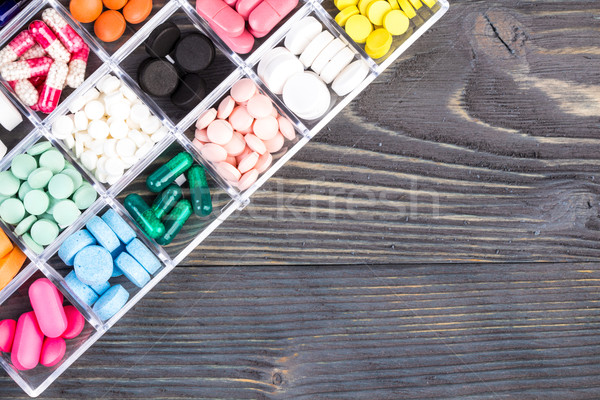 Tabletták műanyag tároló fa asztal különböző fából készült orvosi Stock fotó © viperfzk