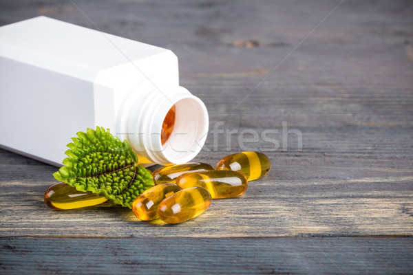 Foto stock: Medicina · alternativa · pílulas · branco · folhas · verdes · médico