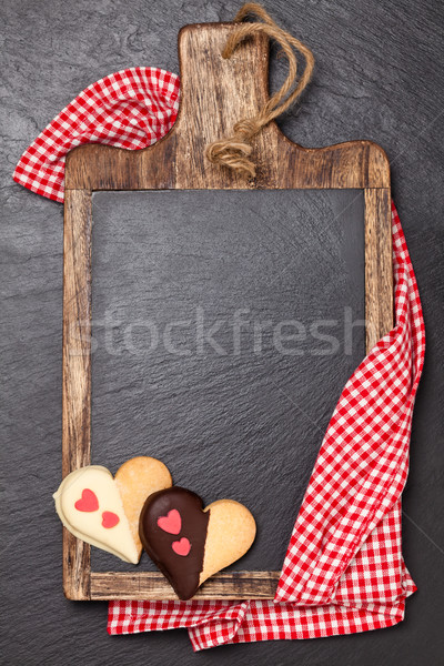 Foto stock: Tabla · de · cortar · cookies · mantel · oscuro · textura · libro