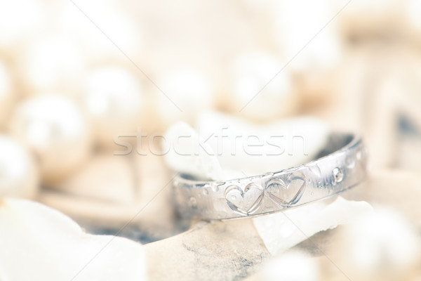 Zilver ring bloem bloemblaadjes gegraveerd harten Stockfoto © Vitalina_Rybakova