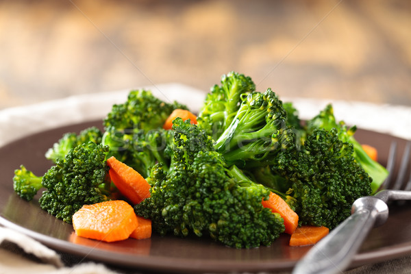 Gestoomd broccoli plaat shot wortelen Stockfoto © Vitalina_Rybakova