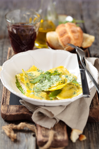 Cucina italiana ravioli gustoso foglie crema rustico Foto d'archivio © Vitalina_Rybakova