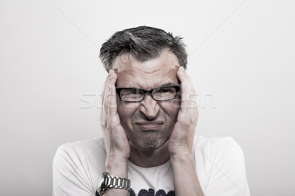 Migrén fejfájás férfi kezek munka szemüveg Stock fotó © vizualni