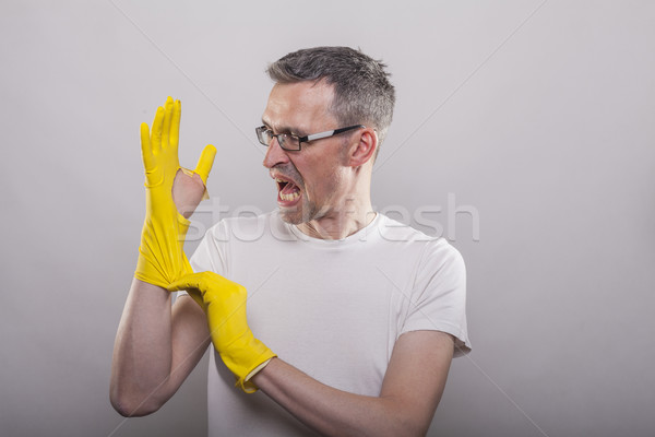 [[stock_photo]]: Homme · jaune · gants · en · caoutchouc · caoutchouc · gant · main