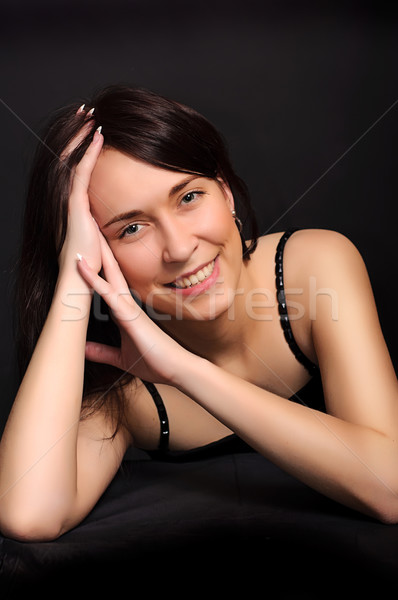 Portret młodych uśmiechnięty brunetka portret kobiety kobieta Zdjęcia stock © vkraskouski