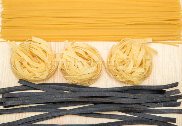 Spaghetti ancora vita nero pasta farina tavolo in legno Foto d'archivio © vlaru