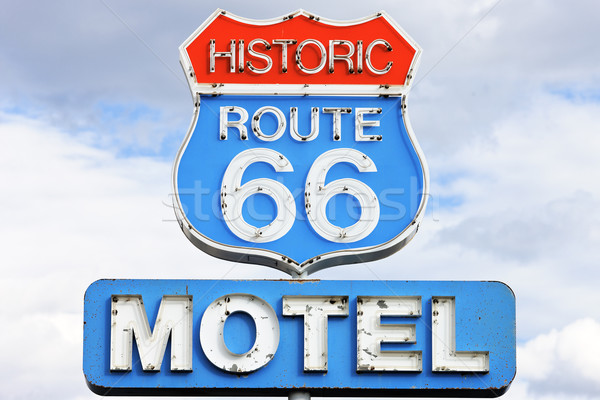 Route 66 beroemd motel teken USA auto Stockfoto © vwalakte