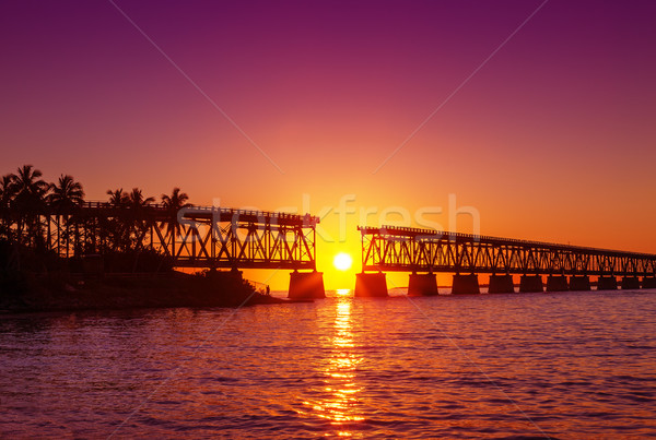 Farbenreich Sonnenuntergang defekt Brücke sunrise Strand Stock foto © vwalakte
