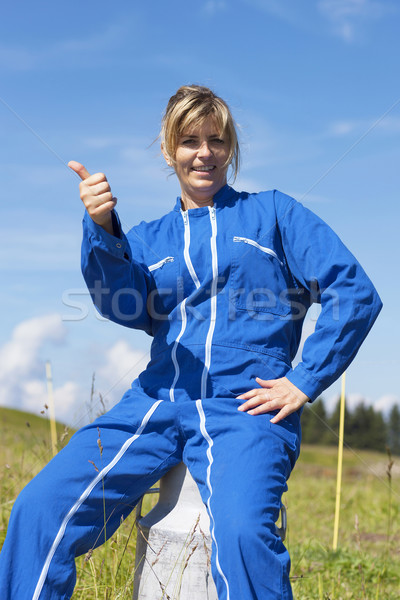 Femme agriculteur pouce up grand montagne [[stock_photo]] © vwalakte